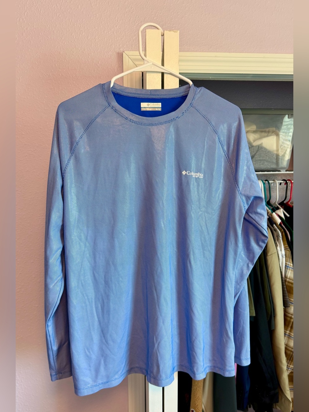 Columbia Women’s XL Blue PFG Long Sleeve Tshirt. Gently Used